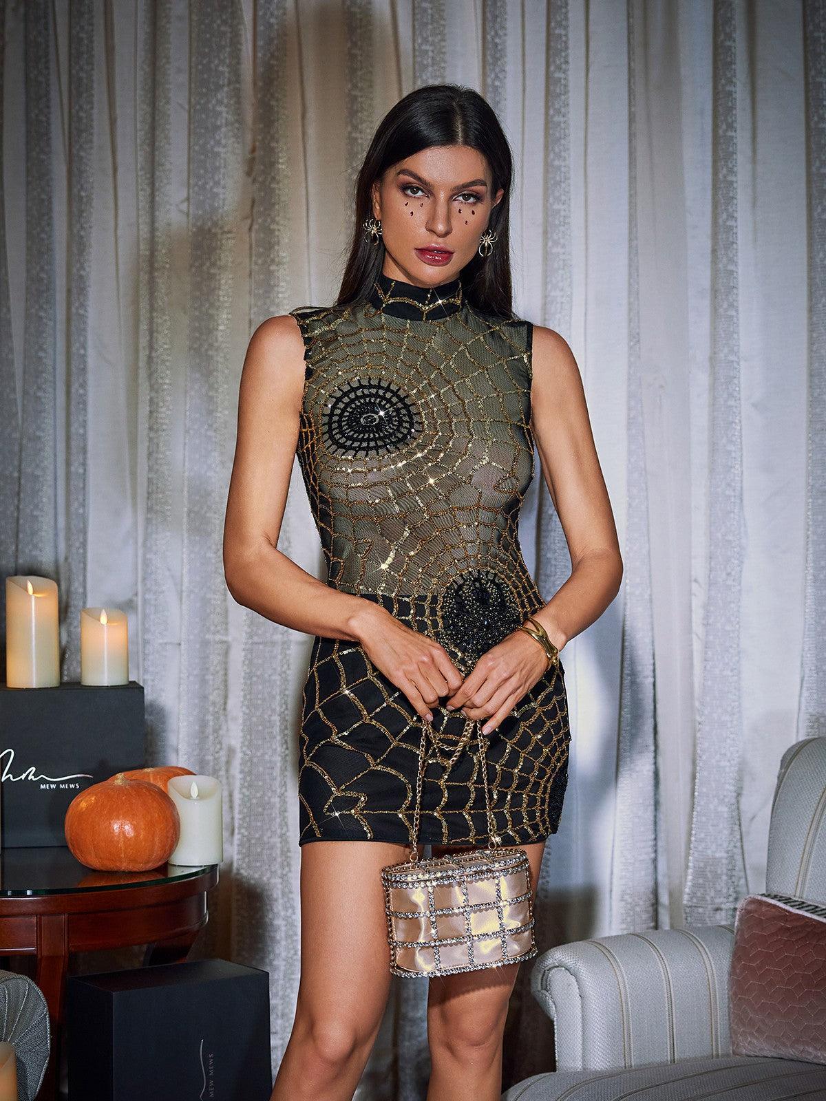 Robe courte à paillettes et toile d'araignée 