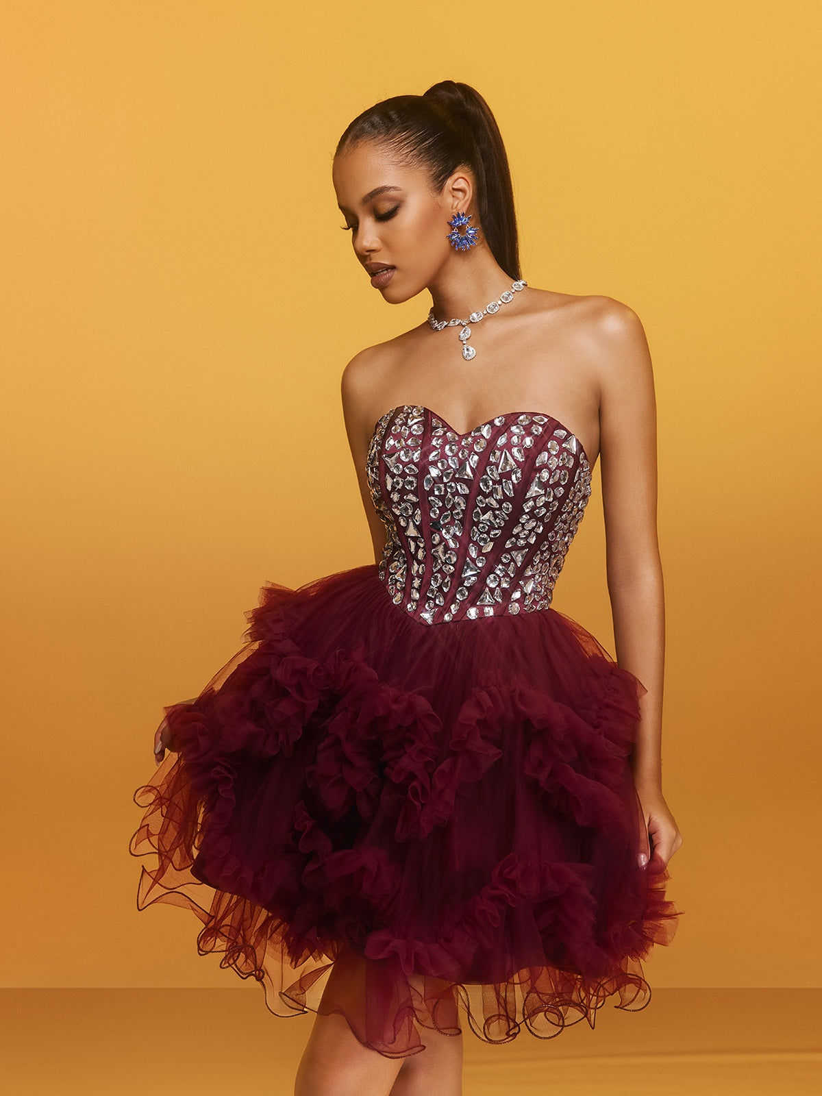 Robe bustier mini en cristal couleur vin 
