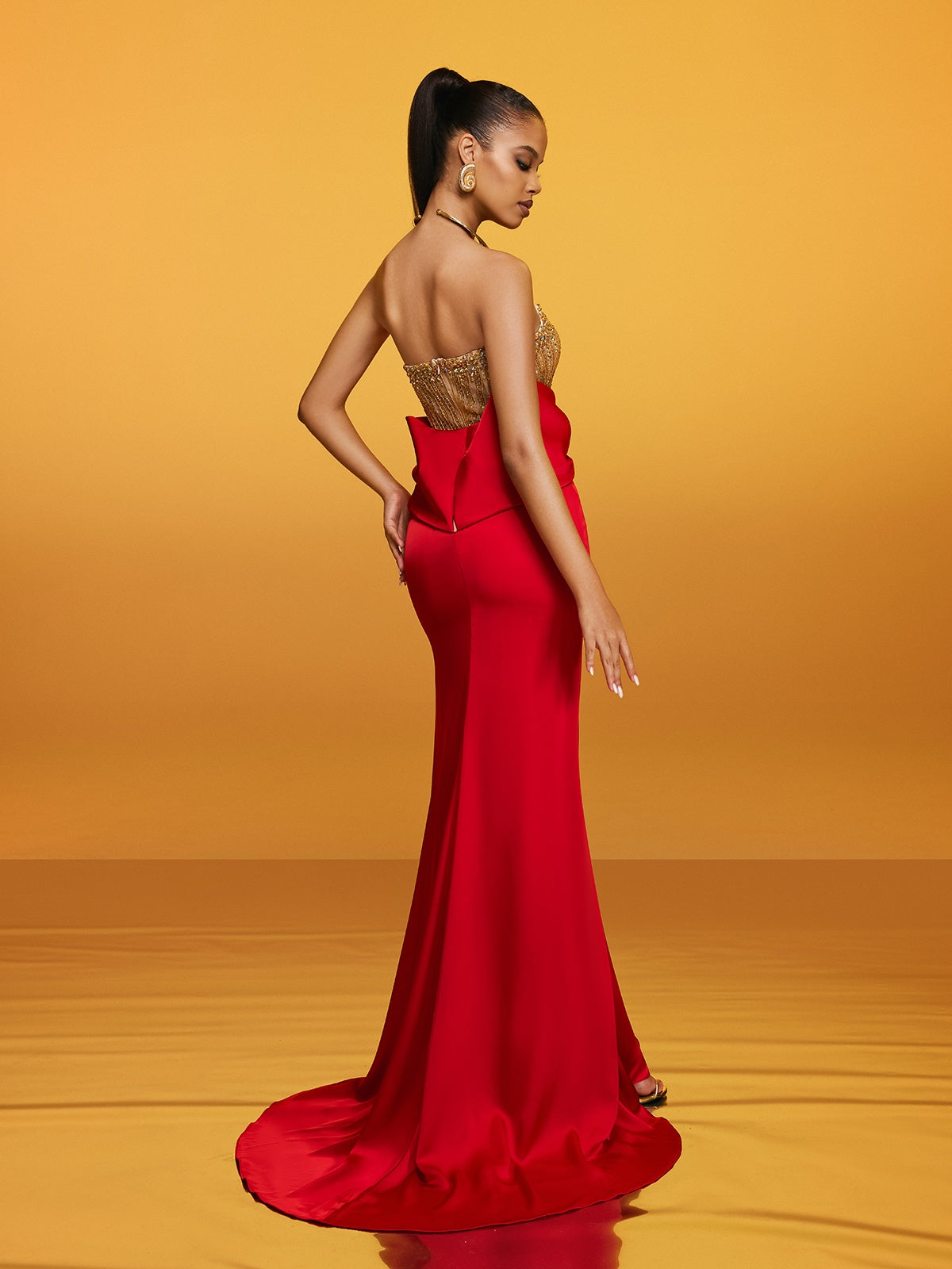 Robe longue bustier en satin à nœud 