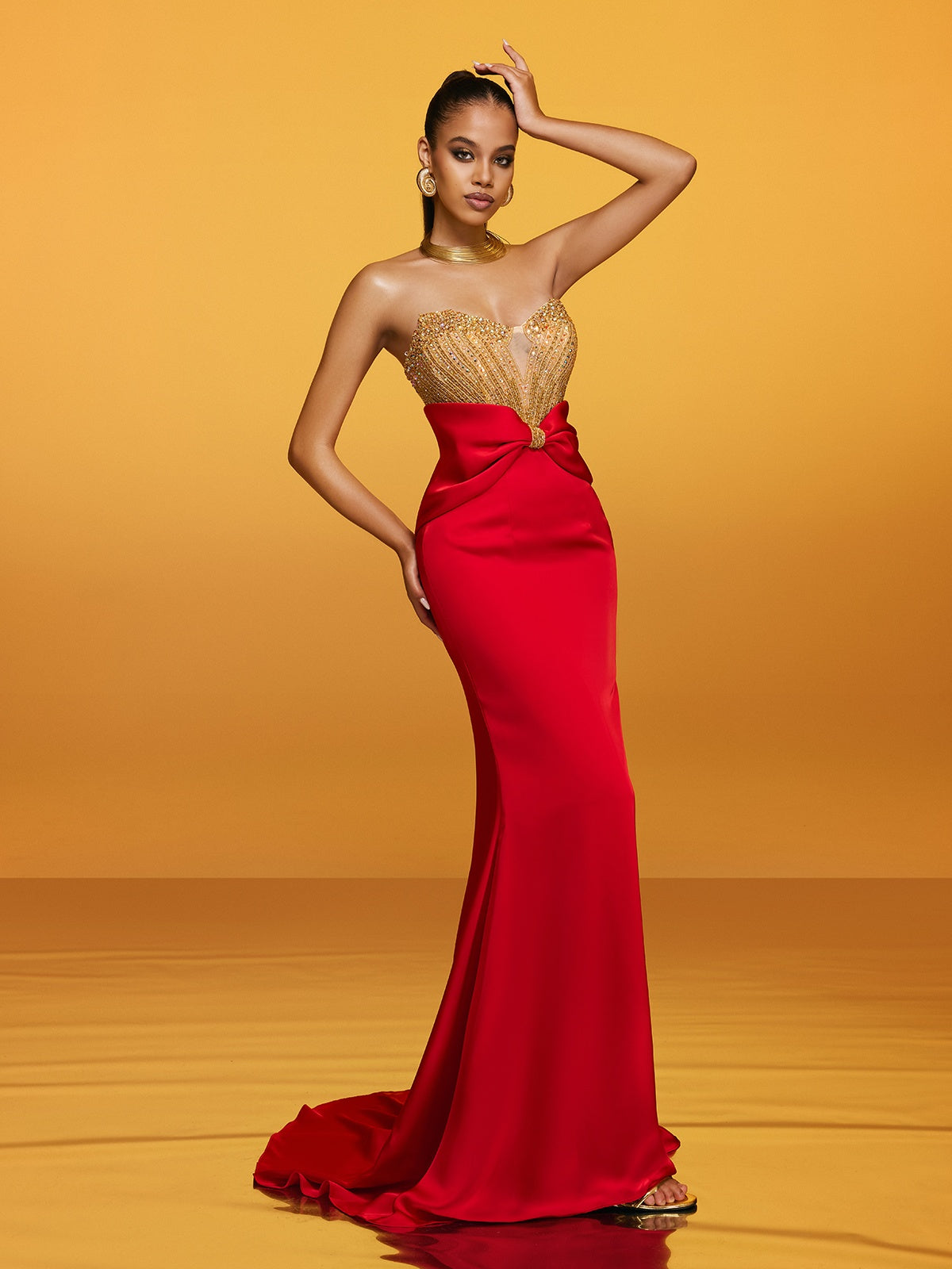 Robe longue bustier en satin à nœud 