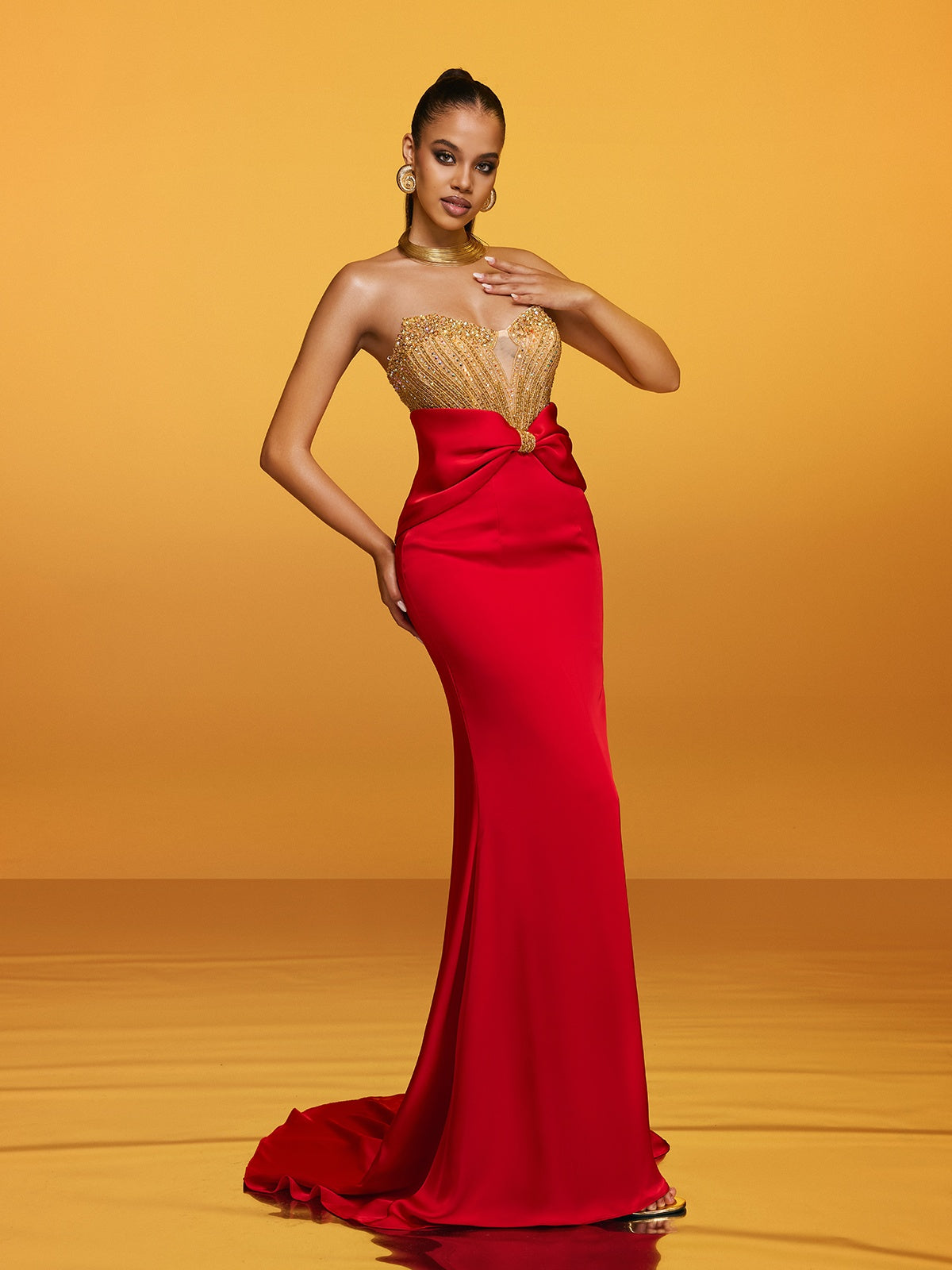 Robe longue bustier en satin à nœud 