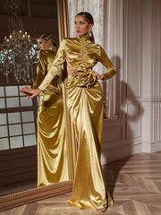 Robe longue dorée à manches longues et découpes florales 