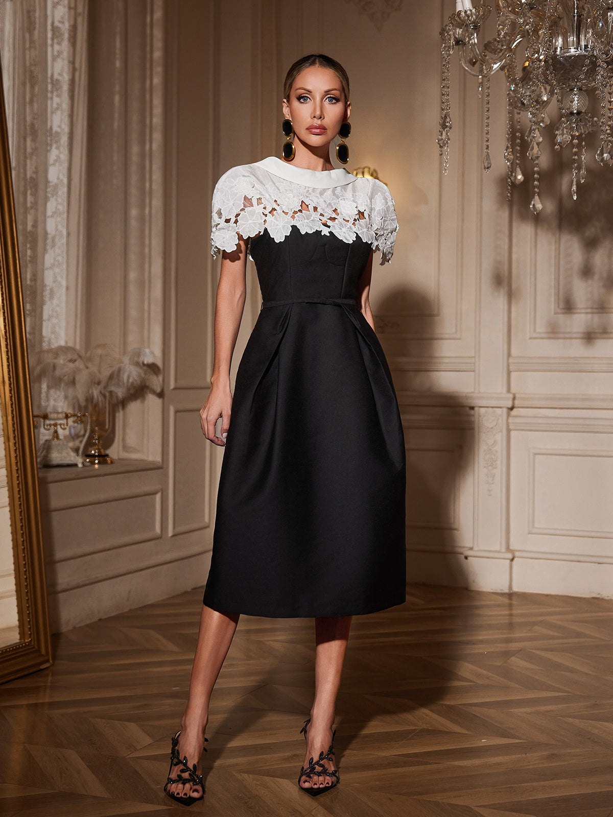 Robe midi à découpes florales 