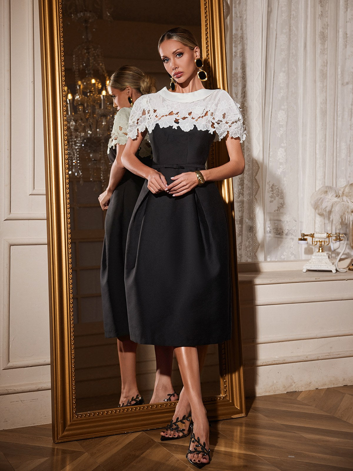Robe midi à découpes florales 