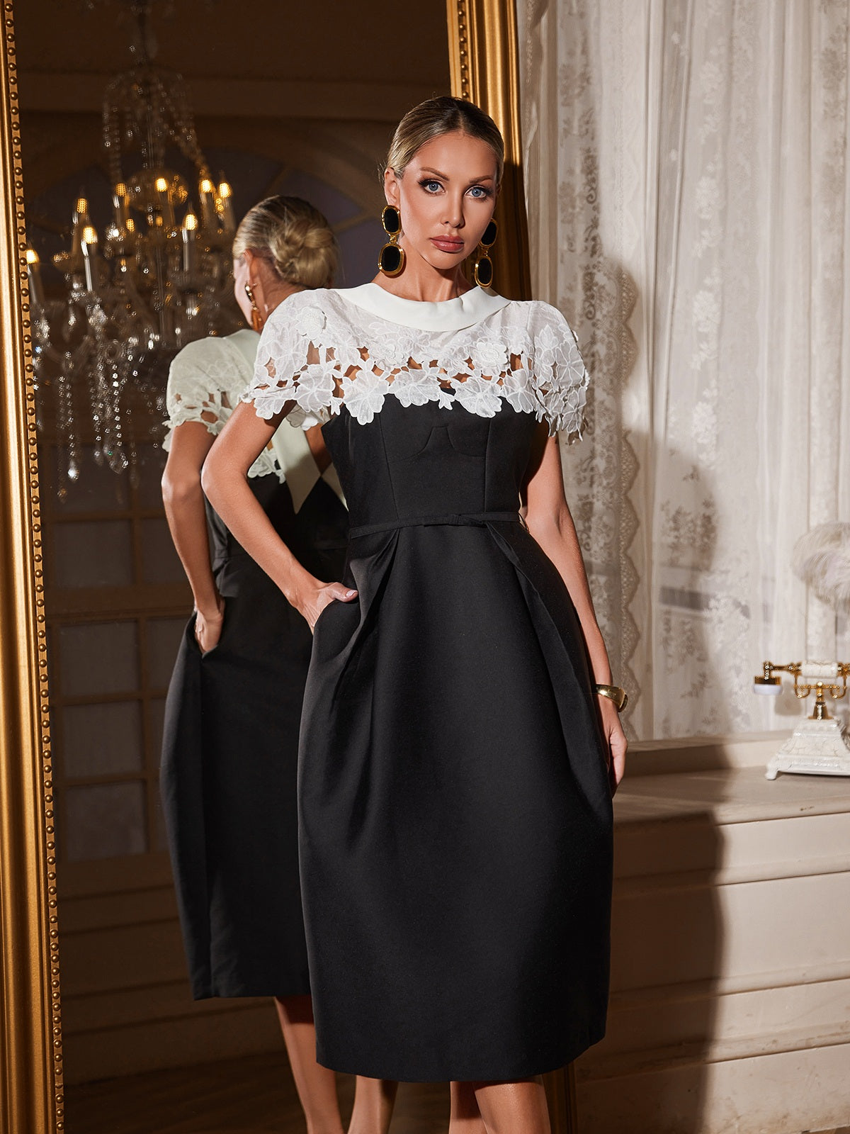 Robe midi à découpes florales 