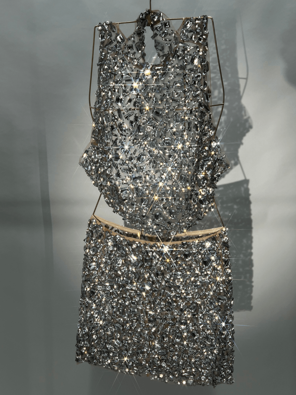 Ensemble jupe en maille ornée de strass 