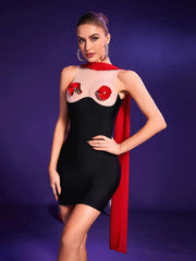 Robe bandage ornée de résille 