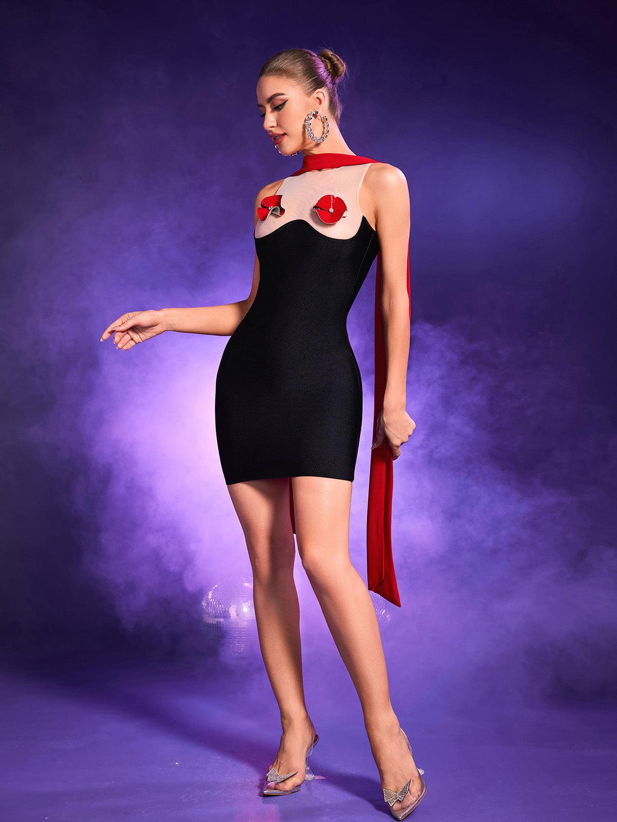 Robe bandage ornée de résille 