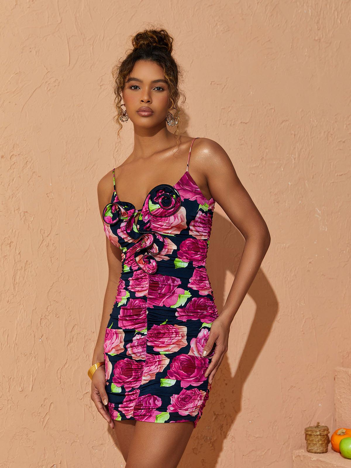 Robe mini froncée imprimée de roses 