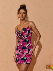 Robe mini froncée imprimée de roses 