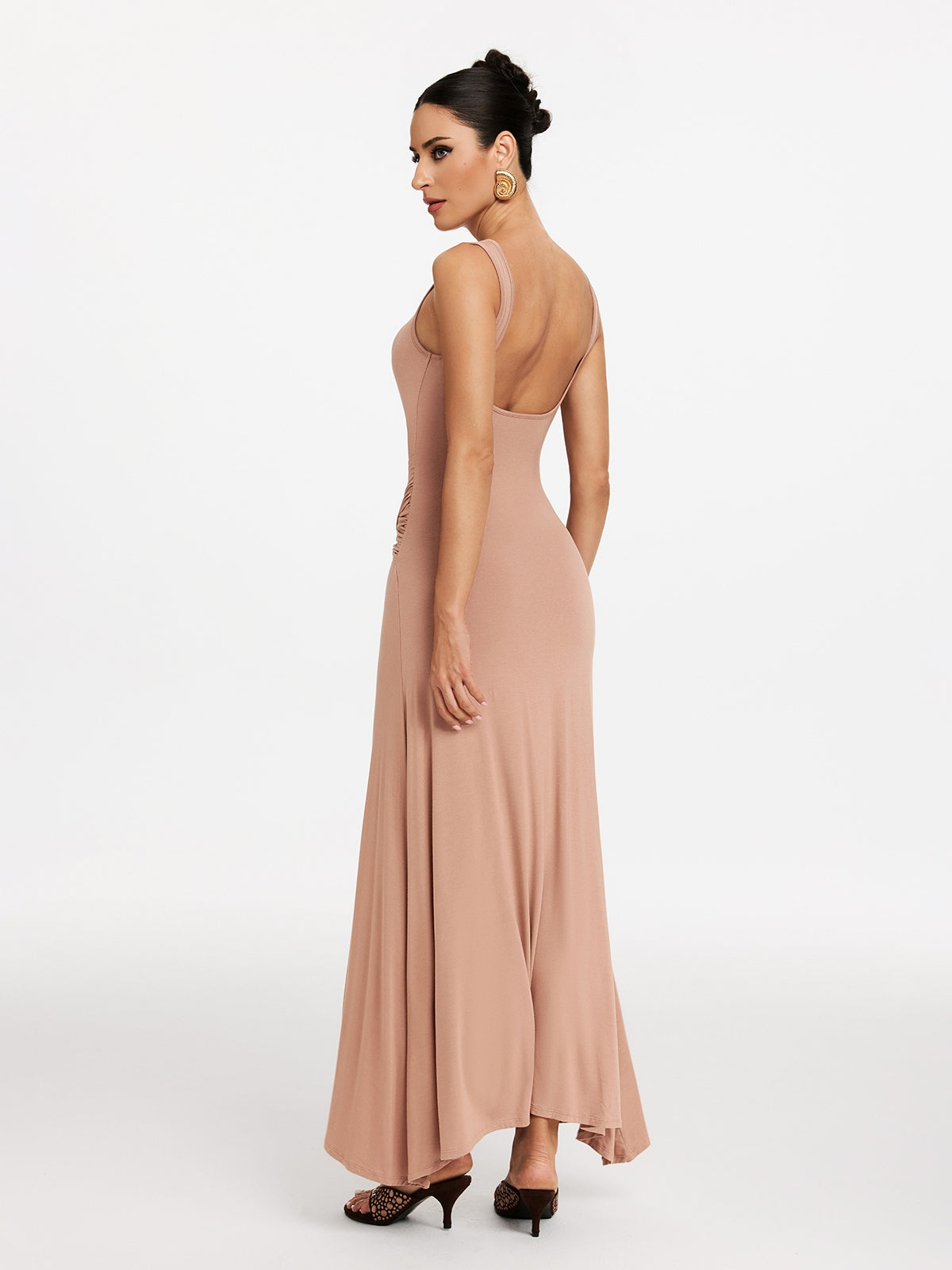 Robe longue drapée à fines bretelles 