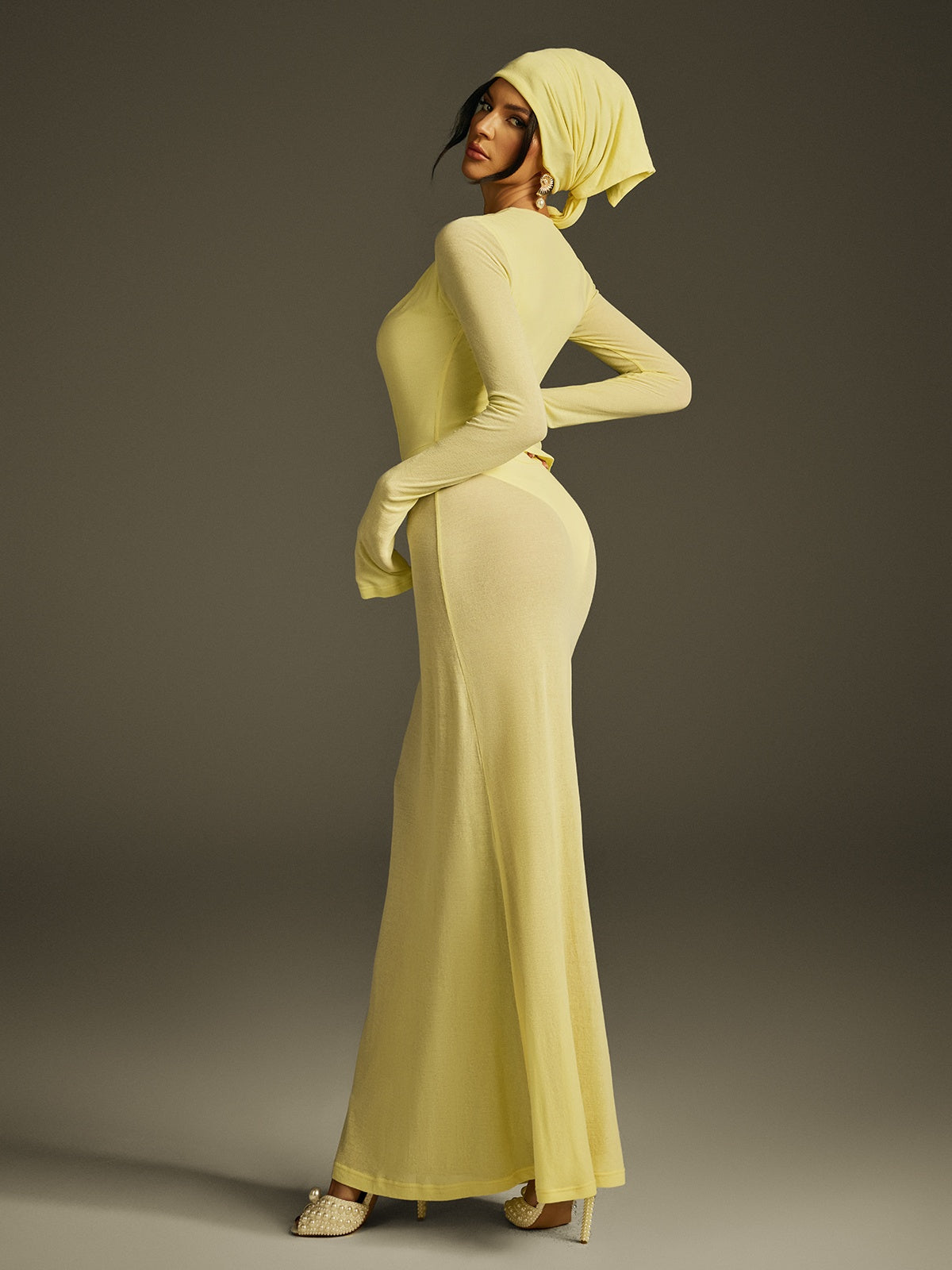 Robe longue en maille à décolleté plongeant 