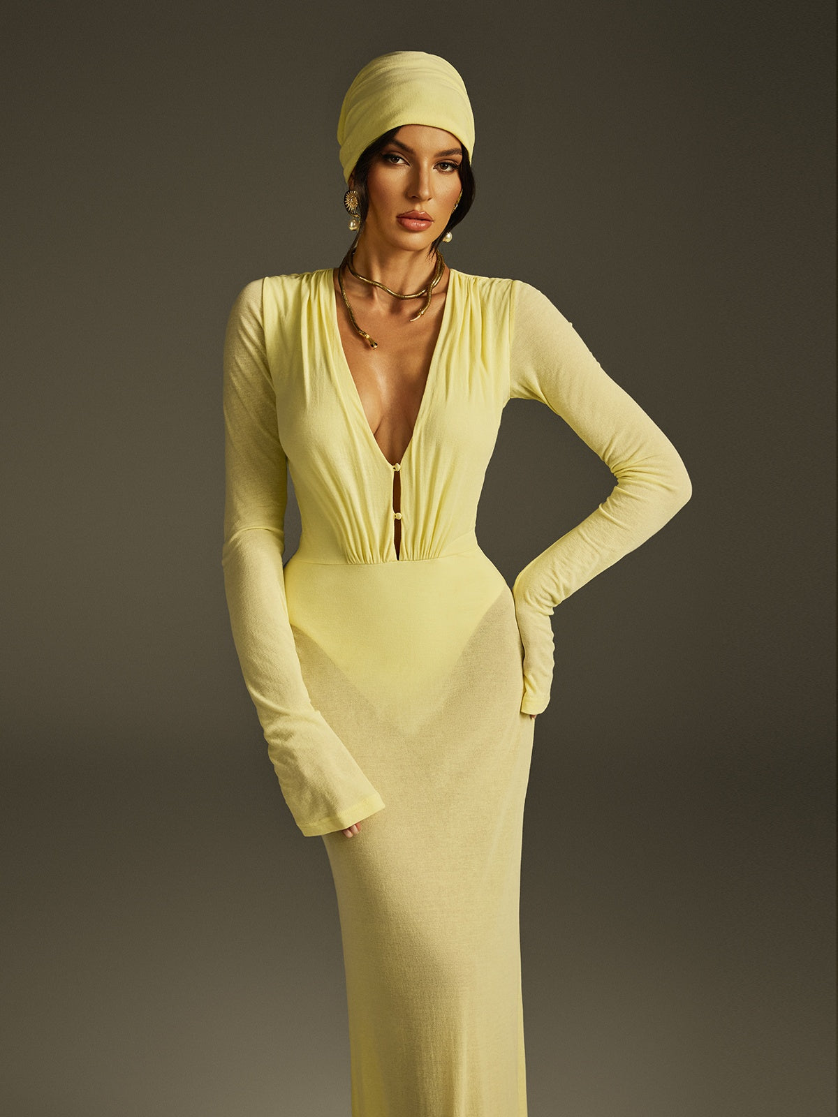 Robe longue en maille à décolleté plongeant 