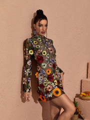 Robe courte à manches longues en résille à fleurs noire 