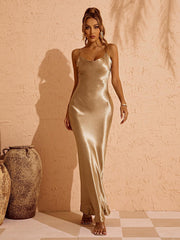 Robe longue dos nu en satin doré