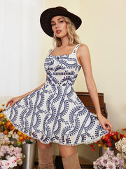 Robe courte brodée ajourée 