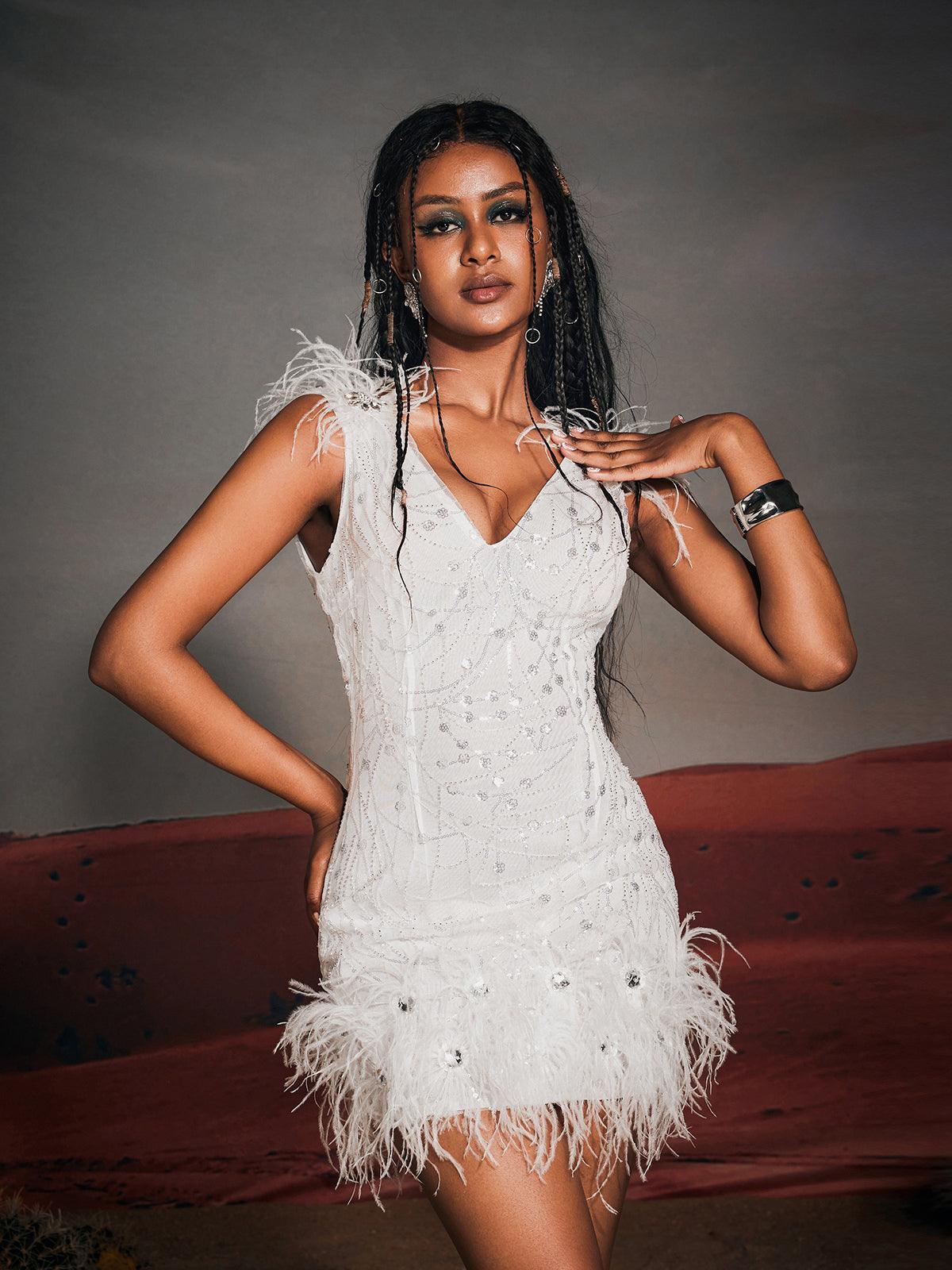 Robe mini à sequins et plumes 