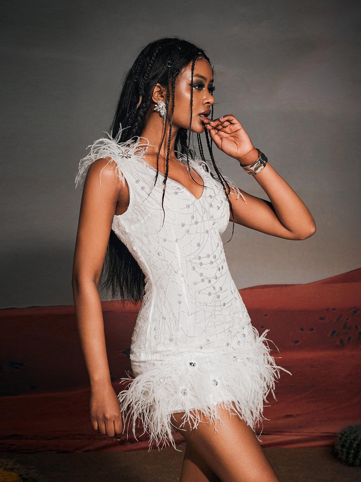 Robe mini à sequins et plumes 
