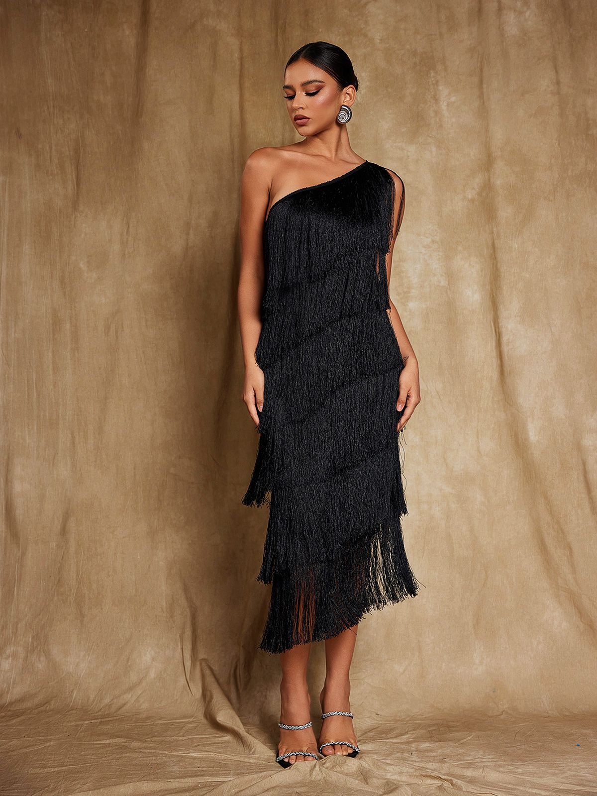 Robe midi asymétrique à franges 