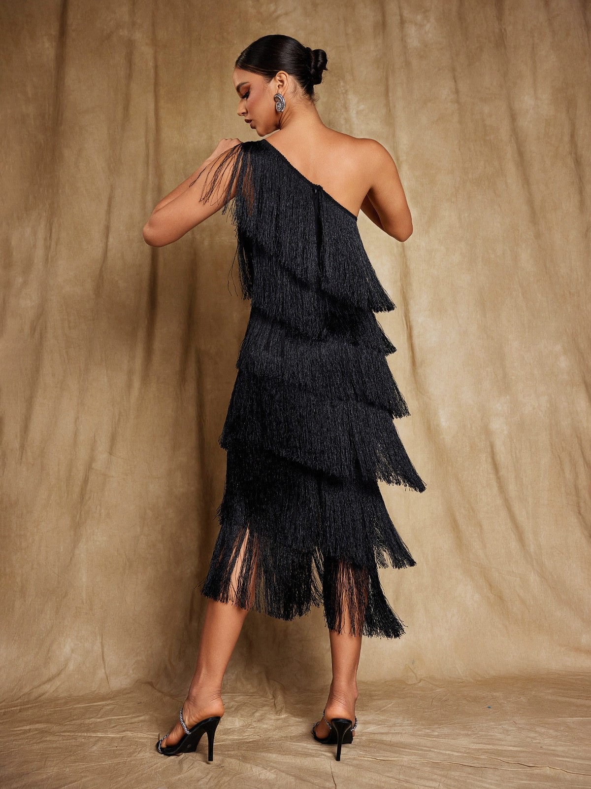 Robe midi asymétrique à franges 
