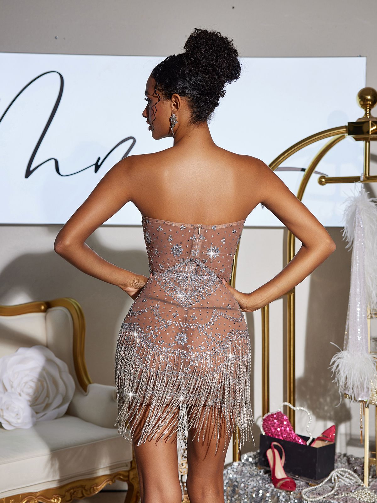 Robe mini bustier à franges et chaîne de cristaux 