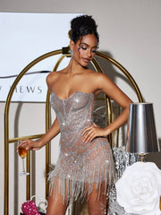 Robe mini bustier à franges et chaîne de cristaux 