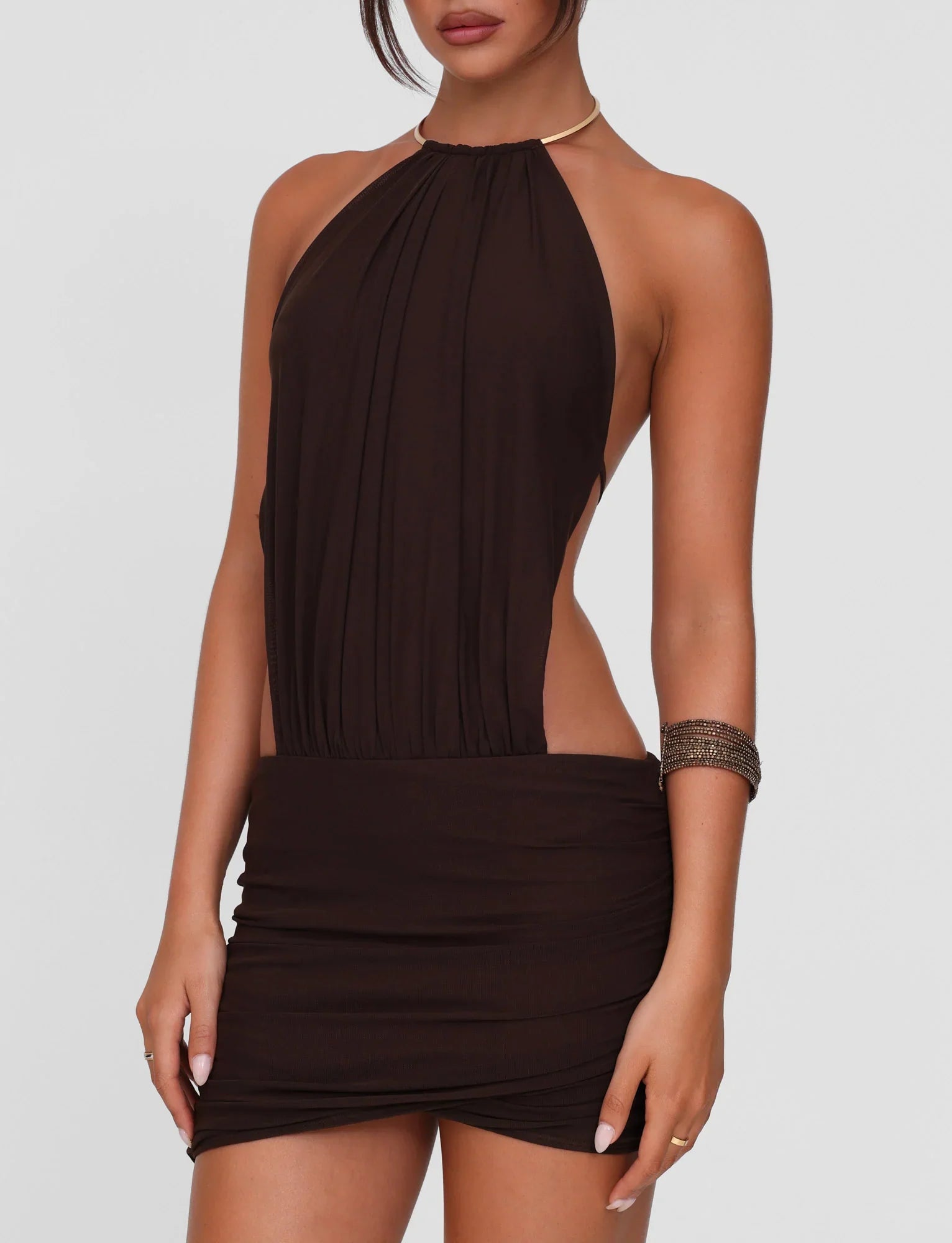 Robe mini froncée dos nu à bretelles