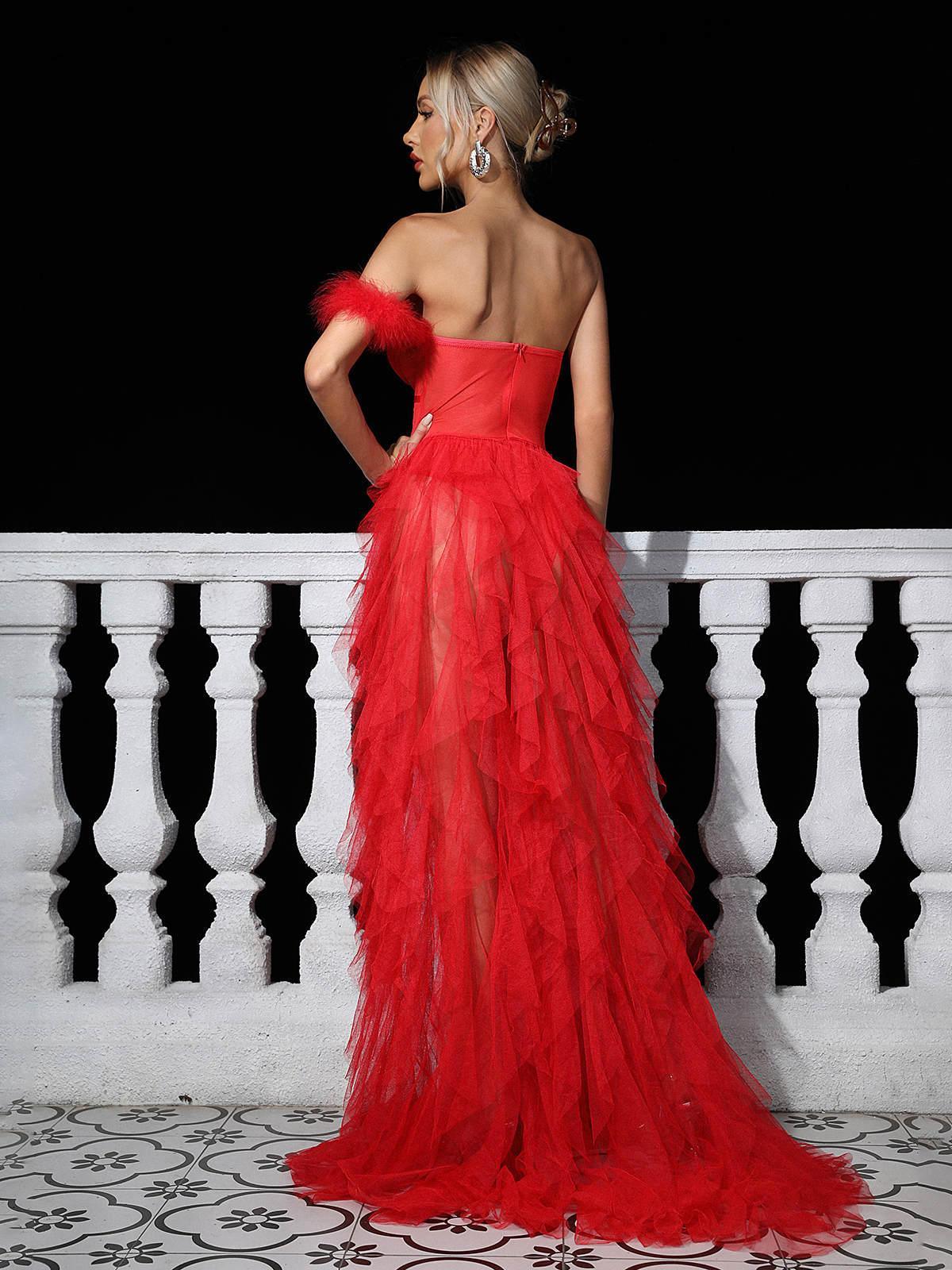 Robe longue asymétrique en tulle rouge 