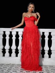 Robe longue asymétrique en tulle rouge 