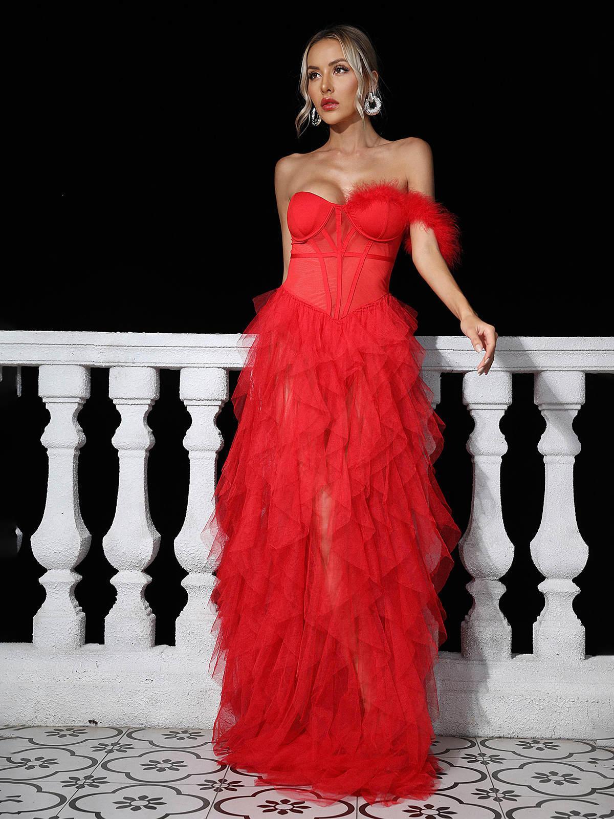 Robe longue asymétrique en tulle rouge 