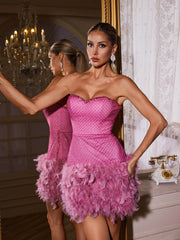 Robe mini bustier à strass et plumes 