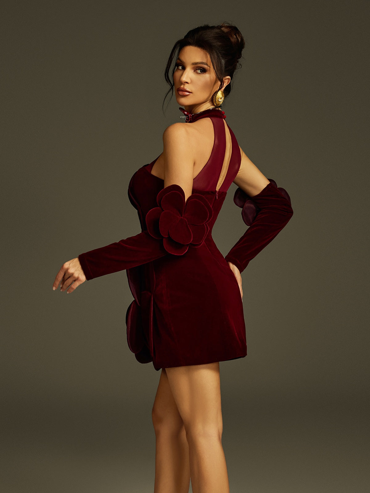 Robe courte en velours à fleurs 