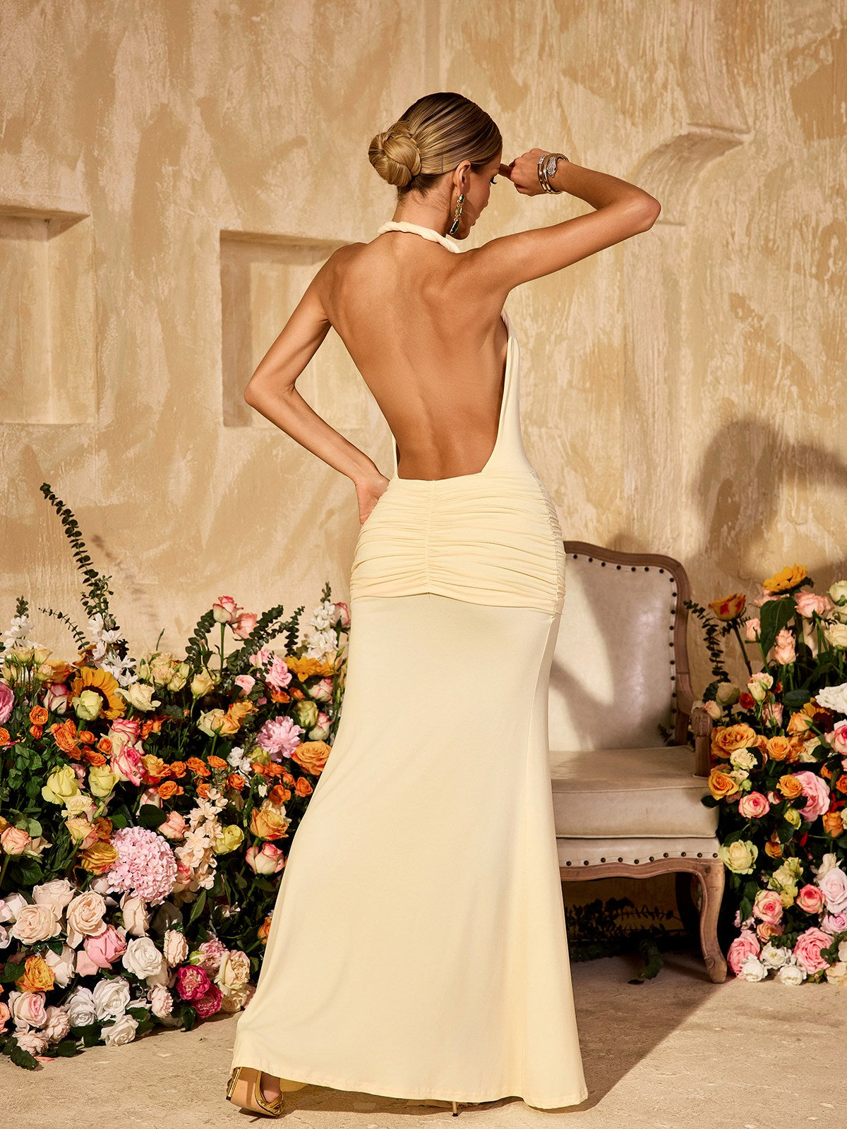 Robe longue fendue et froncée à décolleté plongeant 
