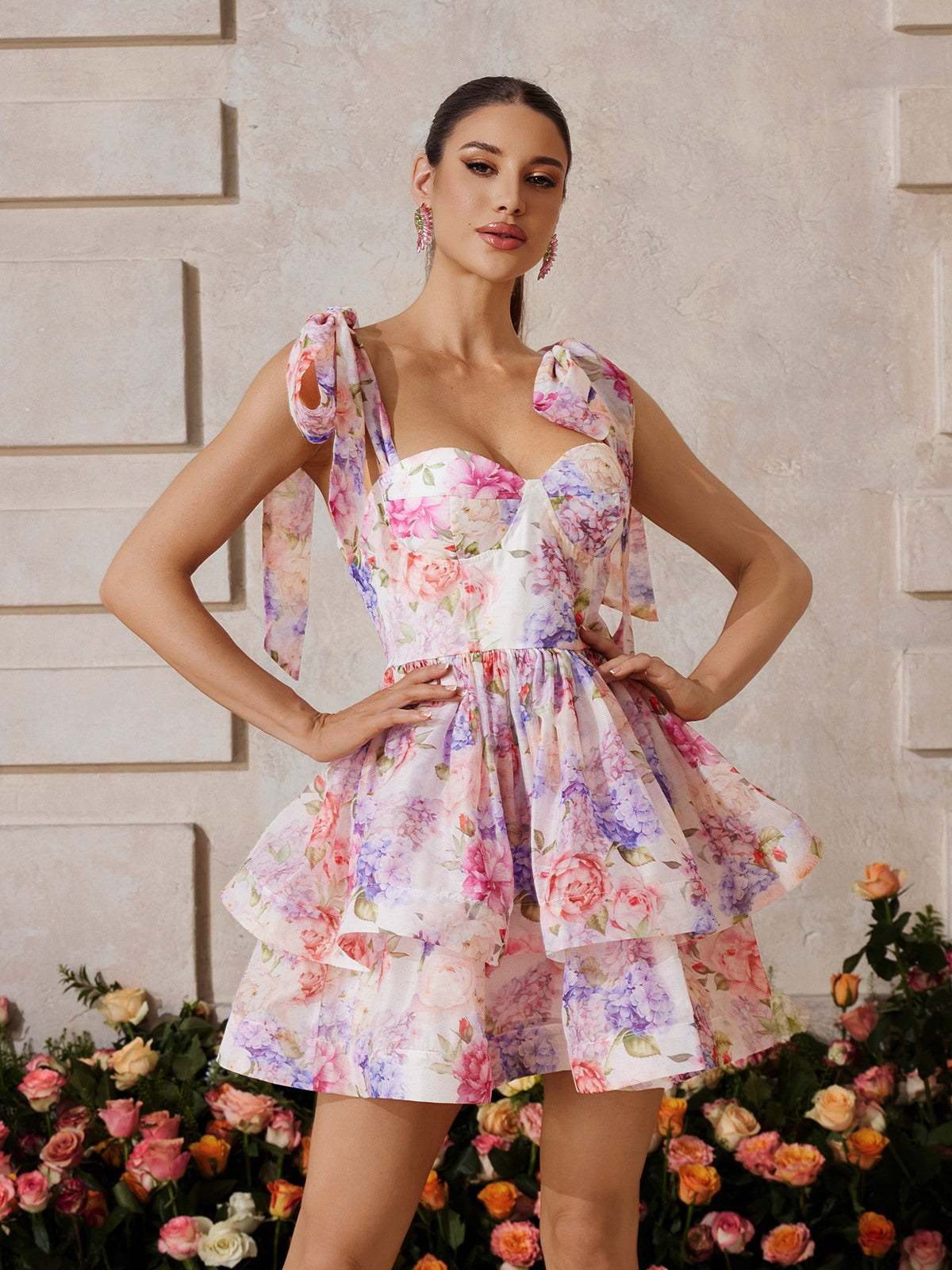 Robe mini sans manches à volants floraux rose 