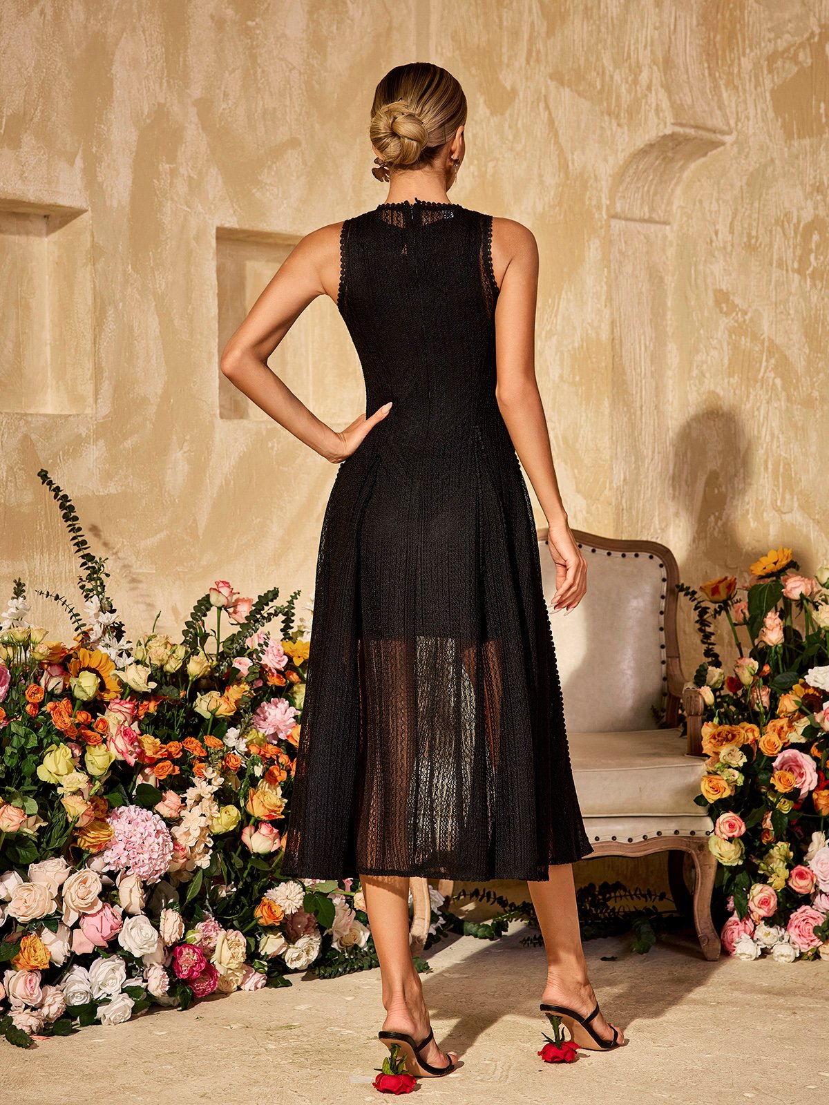 Robe midi sans manches en maille noire 