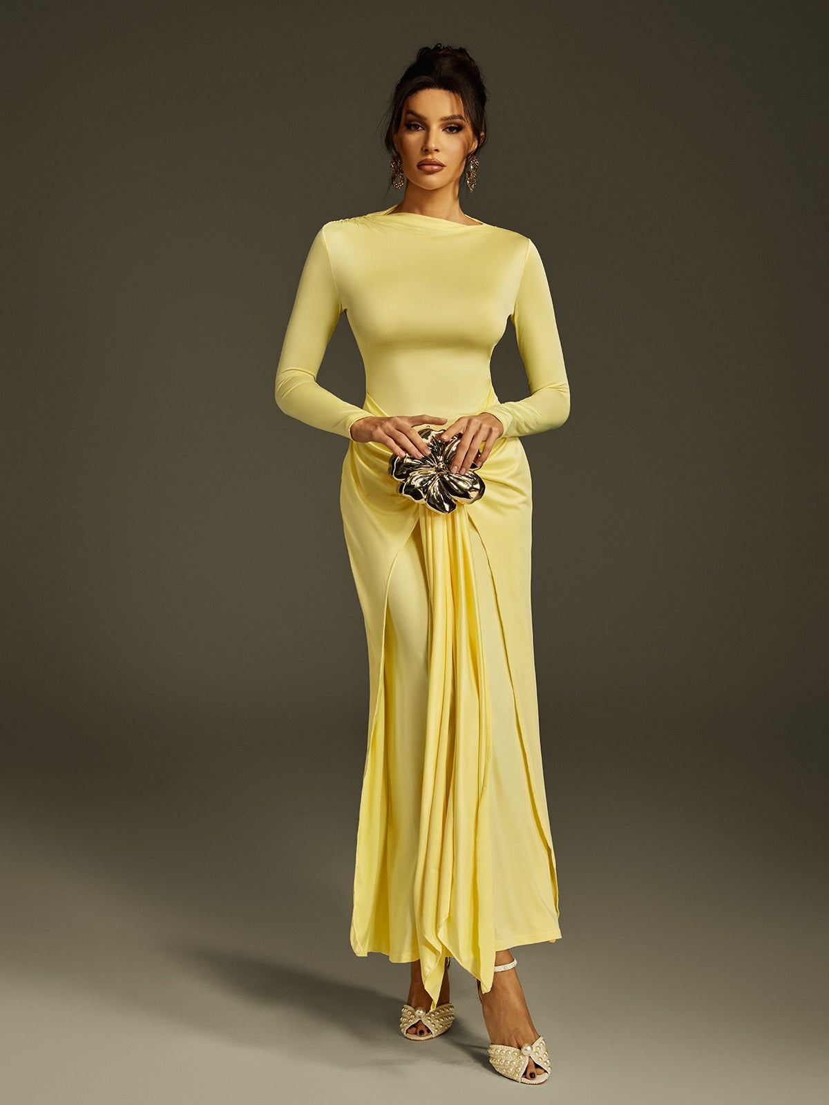 Robe longue drapée à manches longues jaune beurre 