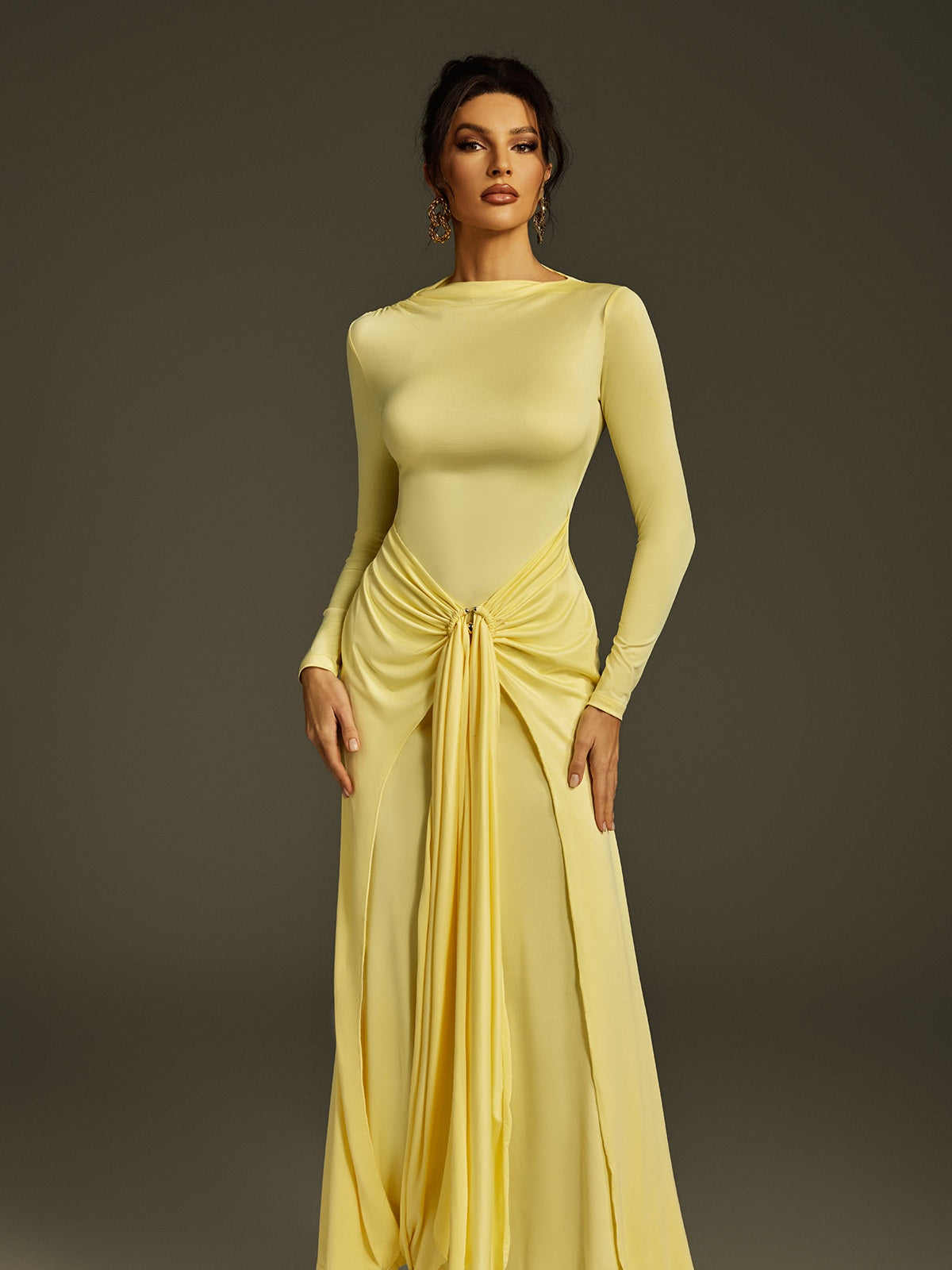 Robe longue drapée à manches longues jaune beurre 