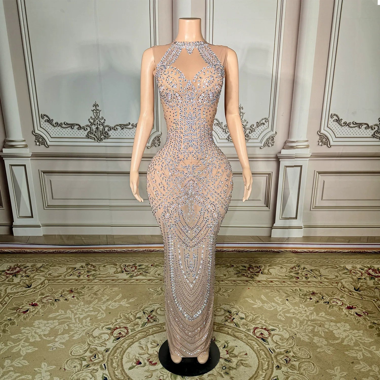 Robe à franges métalliques et chaînes de corps 