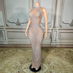 Robe à franges métalliques et chaînes de corps 