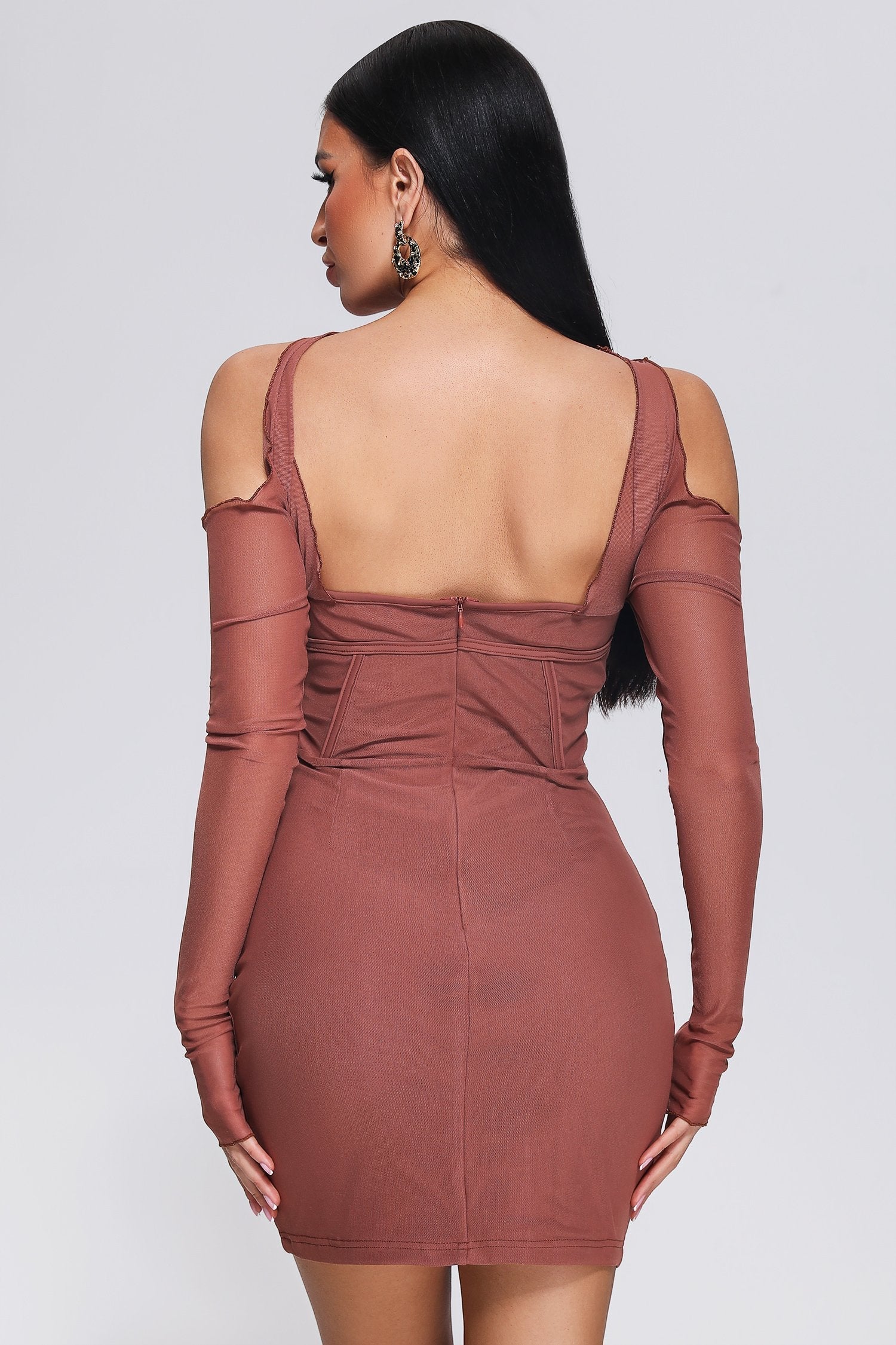 Robe courte en résille