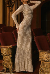 Robe longue en dentelle